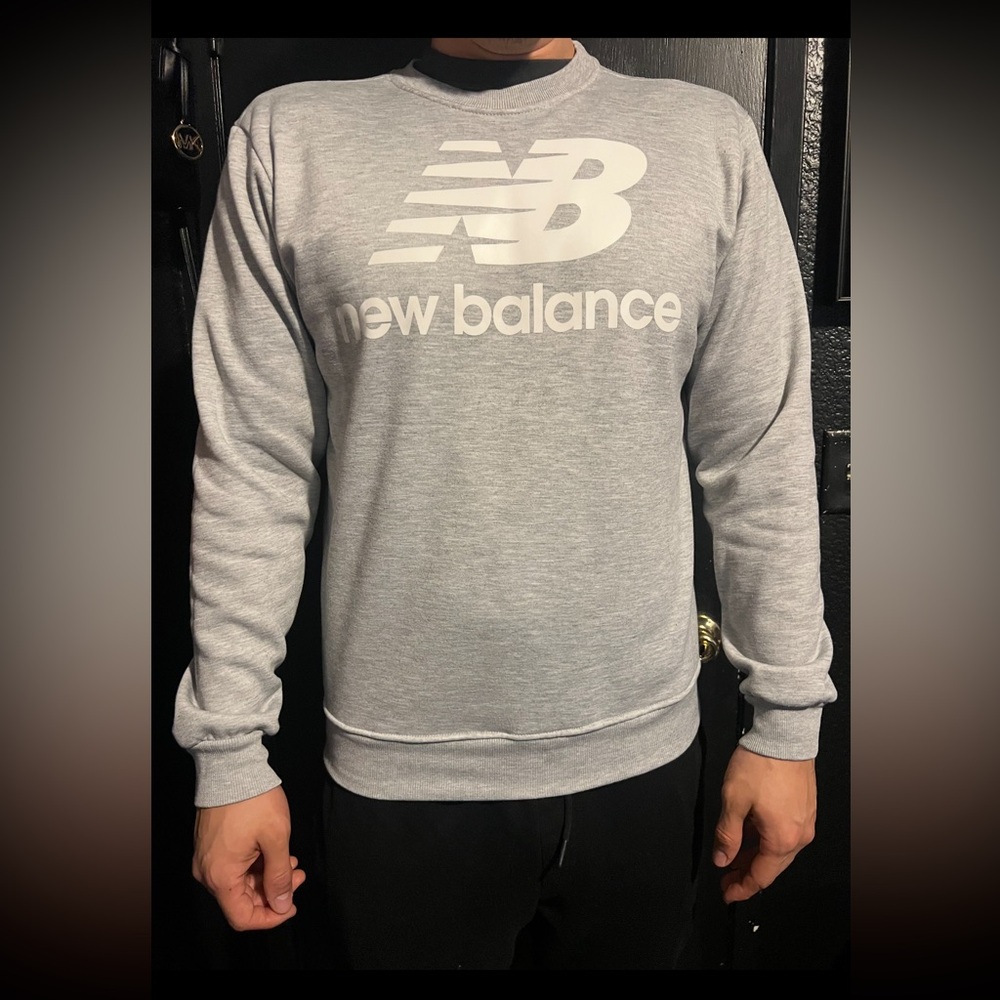 New balance crewneck 
Model is 6’1 220lbs